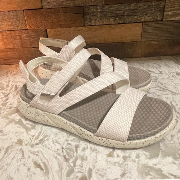 baretraps glena